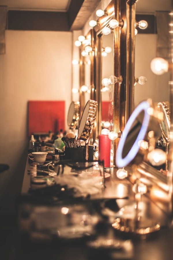 DIY Makeup Vanity | Makeup Room Ideas For Small Rooms